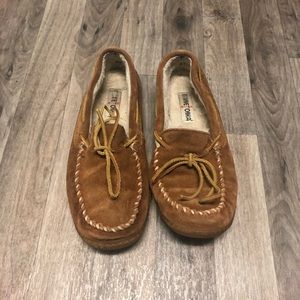 Minnetonka Light Brown Moccasin Slippers Men’s Size 11